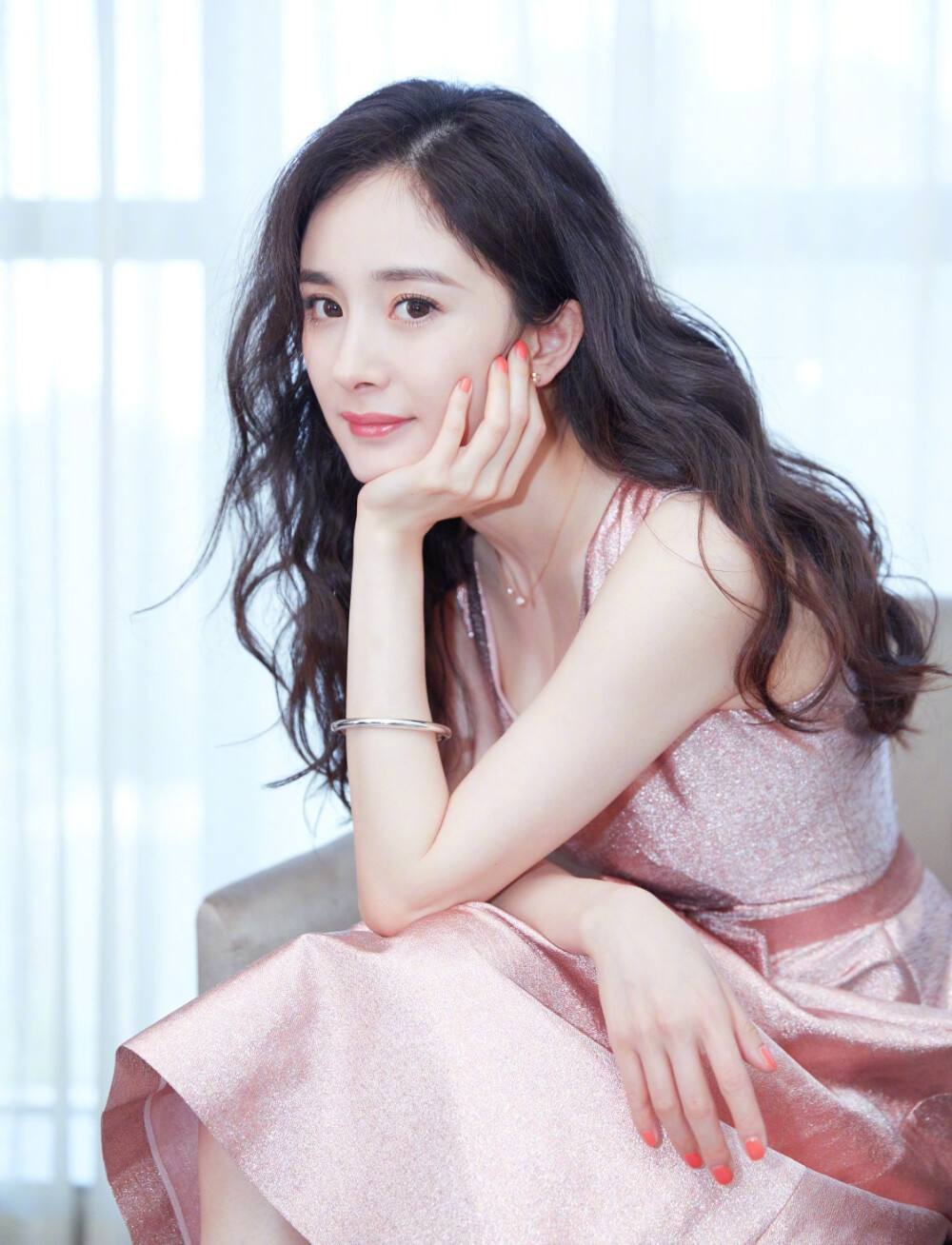 娱乐圈小说有杨幂_杨幂事业成功经历_杨幂对赌协议