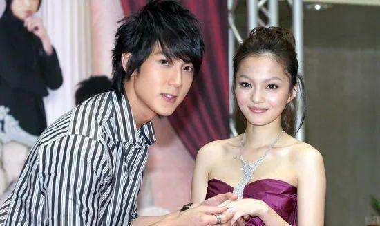 吴尊退出娱乐圈了吗_飞轮海 成员现状 台男团 发展历程