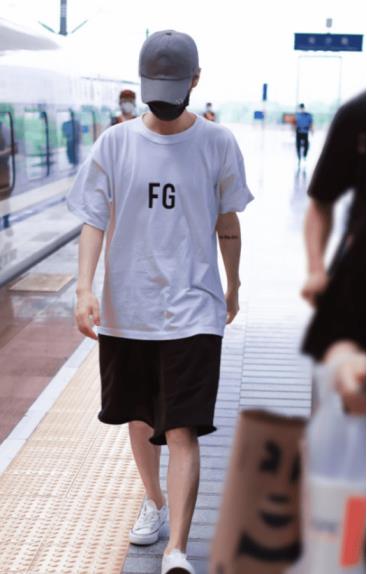 鹿晗娱乐圈人缘变化_鹿晗生日现状_穿越娱乐圈ps鹿晗