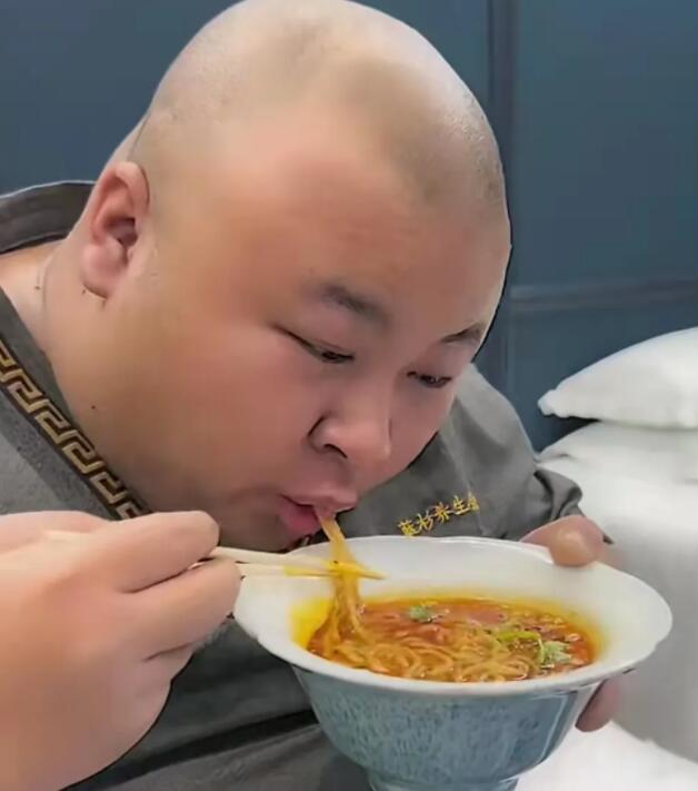 老狗与白雨婚姻破裂事件_网红老狗被妻子骗走全部身家_网红老狗讲八卦-