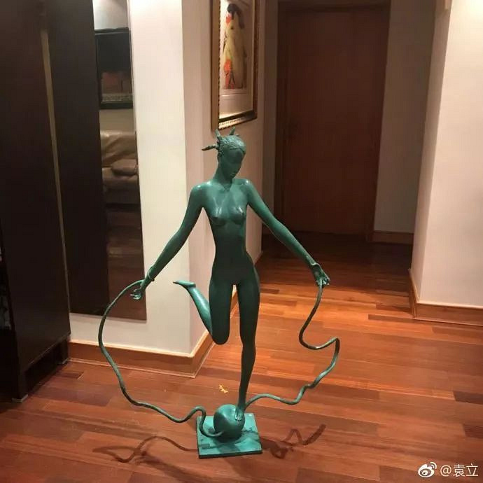 袁立手撕王中军艺术品争议_袁立娱乐圈事件_王中军回应袁立艺术品纠纷